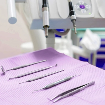 SERWETY podkłady PODFOLIOWANE jednorazowe do manicure 125 sztuk 33x45 OVEE