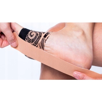 Taśma do kinesiotapingu CureTape 5 cm x 5 m tejp tape beżowy cielisty